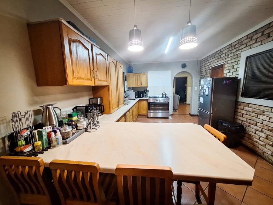 4 Bedroom Property for Sale in Kannoniers Park North West